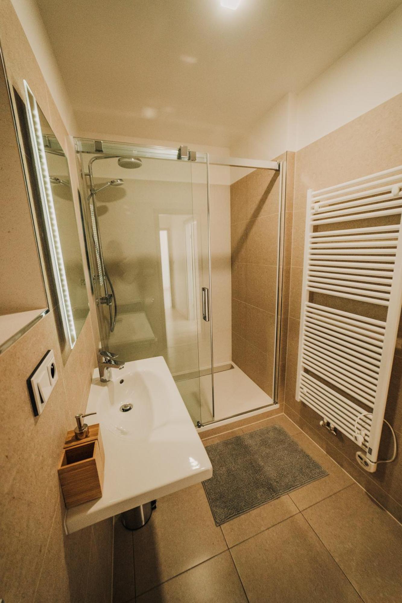 פלזן Citybeat Apartments, 400M From The Square מראה חיצוני תמונה