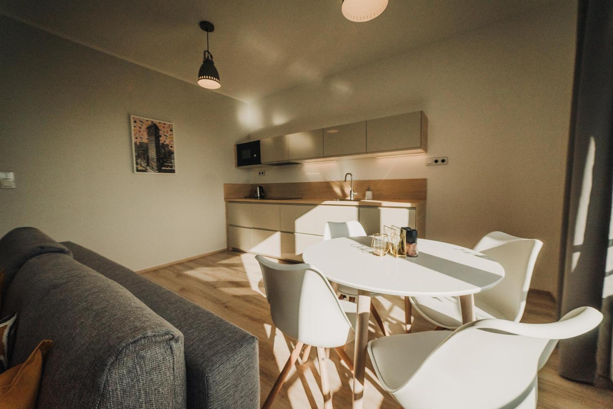 פלזן Citybeat Apartments, 400M From The Square מראה חיצוני תמונה